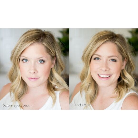 CLINIQUE Superfine Liner for Brows in 01 Soft Blonde - Picture 4 of 8